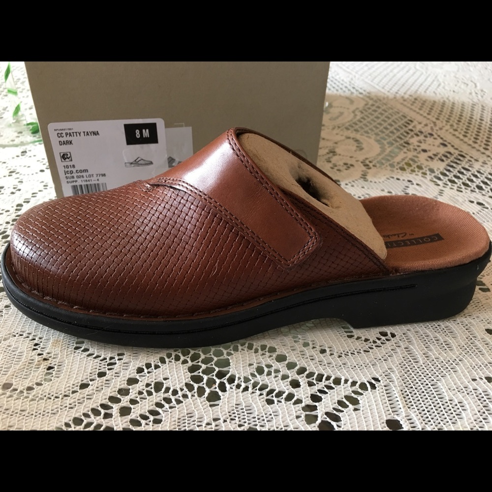 Clarks pure leather size 8 medium Leather clogs